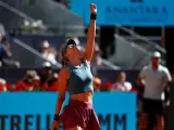 Paula Badosa celebra con rabia su victoria en el Mutua Madrid Open.