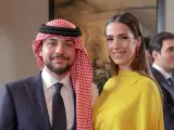Hussein de Jordania y Rajwa Al Saif, su prometida.