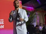 Maluma recoge un premio por su fundación El Arte de los Sueños.