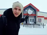 El 'youtuber' Clavero en un supermercado de Alaska.