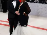 Con su aparición en un traje bicolor ajustado de Gucci, Serena Williams ha hecho publico que espera su segundo hijo.