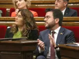 El presidente Aragonès junto a la consellera Vilagrà, esta mañana en el Parlament.