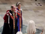 Los príncipes de Gales, Guillermo y Kate, han asistido a la coronación de Carlos III ataviados con trajes ceremoniales.