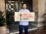 Carlos Griffo, ganador del premio 'Arrocero del futuro', en las puertas del Ayuntamiento de Valencia.