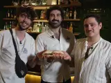 Kiso, Sr. Cheeto y Darío Eme Hache, presentadores de 'Yo, interneto', con su menú.