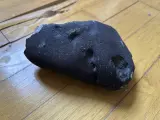 El posible meteorito que impactó en una casa en Nueva Jersey.