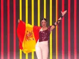 La representante española, Blanca Paloma, saluda durante el paseo de presentación de los representantes en Eurovisión 2023.