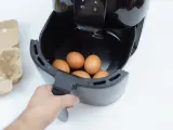 Hay varias formas de preparar huevos en la freidora de aire.
