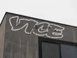 Un logotipo de Vice Media se ve en la fachada de su edificio de oficinas en Los Ángeles, el lunes 15 de mayo de 2023