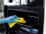 No hace falta usar químicos para limpiar a fondo el horno.