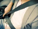 Llevar correctamente cinturón de seguridad marca la diferencia ante un posible accidente.