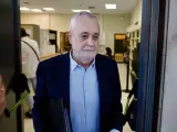 El expresidente de la Junta de Andalucía José Antonio Griñán acude a los juzgados para someterse a un nuevo reconocimiento forense.