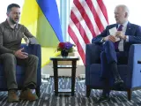 El presidente ucraniano, Volodimir Zelenski, durante su encuentro con el presidente de EE UU, Joe Biden, en el marco del G7.