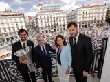 La presidenta Isabel Díaz Ayuso ha recibido al Real Madrid de baloncesto este martes en la Real Casa de Correos.