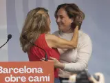 La alcaldesa de Barcelona, Ada Colau, y la vicepresidenta y líder de Sumar, Yolanda Díaz.