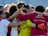 Las jugadoras del Ajax celebran un triunfo.