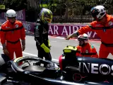 Hamilton se lamenta tras su accidente en la sesión de libres 3 del GP de Mónaco.