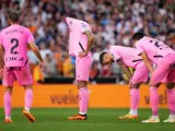 Los jugadores del Espanyol, desolados tras certificarse el descenso a Segunda