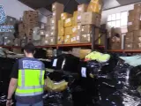 La Policía Nacional ha detenido a dos personas en el polígono industrial de Cobo Calleja, en Fuenlabrada, en una de las mayores incautaciones de productos falsificados realizadas hasta la fecha