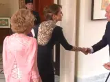La reina Sofia junto a Juan Carlos I en la boda de Hussein de Jordania