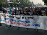 Manifestación frente a la fábrica Michelin para exigir "un convenio digno".