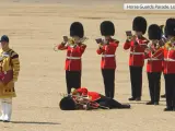 Al menos tres guardias se han desmayado por el calor abrasador durante un desfile militar real este sábado.