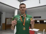 Ihor Sokolov con sus medallas de campeón de España.