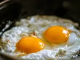 ¿Por qué algunos huevos tienen manchas rojas? Esto es lo que dice un experto en nutrición