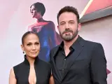 Ben Aflleck y Jennifer Lopez en el estreno de 'The Flash'