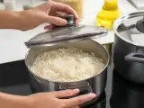 Cociendo arroz.