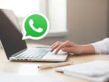 Si estás realizando una videollamada por WhatsApp a través del ordenador, podrás compartir pantalla.