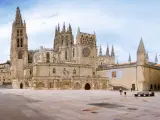 La construcción de la Catedral de Santa María de Burgos comenzó en el siglo XIII y finalizó en los siglos XV y XVI. Su espléndida arquitectura y la colección excepcional de obras maestras que alberga son un verdadero compendio de la historia del arte gótico.
