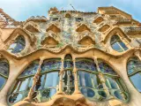 Hay siete edificios construidos por el arquitecto Antoni Gaudí (1852–1926) en Barcelona o sus proximidades en la lista del Patrimonio Mundial en 1984 y 2005: Parque Güell, Palacio Güell, Casa Milá, Casa Vicens, la obra de Gaudí en la fachada de la Natividad y la cripta de la Sagrada Familia, la Casa Batlló y la cripta de la Colonia Güell.