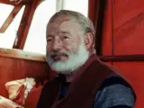 Ernest Hemingway navegando en Cuba (1950)