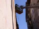 Los Bomberos de Soria intervienen en un tramo de muralla desprendido en la Plaza del Vergel