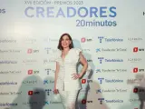 Boticaria García, con un traje de Laura Bernal, en el photocall de los Premios Creadores, de 20minutos.es.