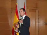 El portavoz del PSOE en la Asamblea de Madrid, Juan Lobato, este miércoles tras la primera sesión de la investidura.