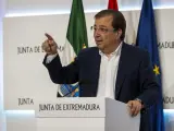 El presidente en funciones de la Junta de Extremadura, Guillermo Fernández Vara, en rueda de prensa tras la reunión del Consejo de Gobierno, un día después de que se haya constituido la nueva Asamblea de Extremadura, el 21 de junio de 2023.