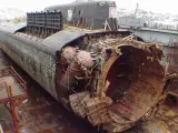 Restos reflotados del submarino Kursk tras el accidente.