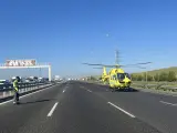 Un helicóptero de la Comunidad de Madrid acude al accidente.