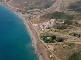 La paradisiaca playa de Almería que esconde un hotel abandonado