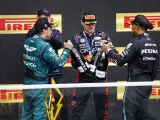 Alonso, Verstappen y Hamilton festejan en el podio del GP de Canad&aacute;.