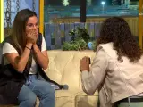 Andrea Falcón pide matrimonio a la periodista Carla Puig en directo.
