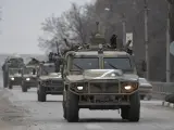 Vehículos militares rusos en la península de Crimea en foto de archivo.