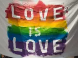 Con la 'L' de lesbianas, con la 'G' de gais... ¿qué significan las 'nuevas' siglas LGBTIQ+?