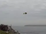 Helicóptero del 112 sobre el mar en una imagen de archivo.