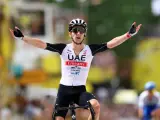 Adam Yates tras vencer en la primera etapa del Tour de Francia.