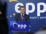 El presidente del Partido Popular, Alberto Núñez Feijóo, ofrece una rueda de prensa tras su participación en la cumbre del PP Europeo en Bruselas.
