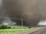 Imagen del tornado que aterrorizó a los habitantes del estado canadientes de Alberta.
