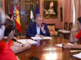El alcalde de Sevilla, José Luis Sanz, se ha reunido con una representación de la plataforma Barrios Hartos